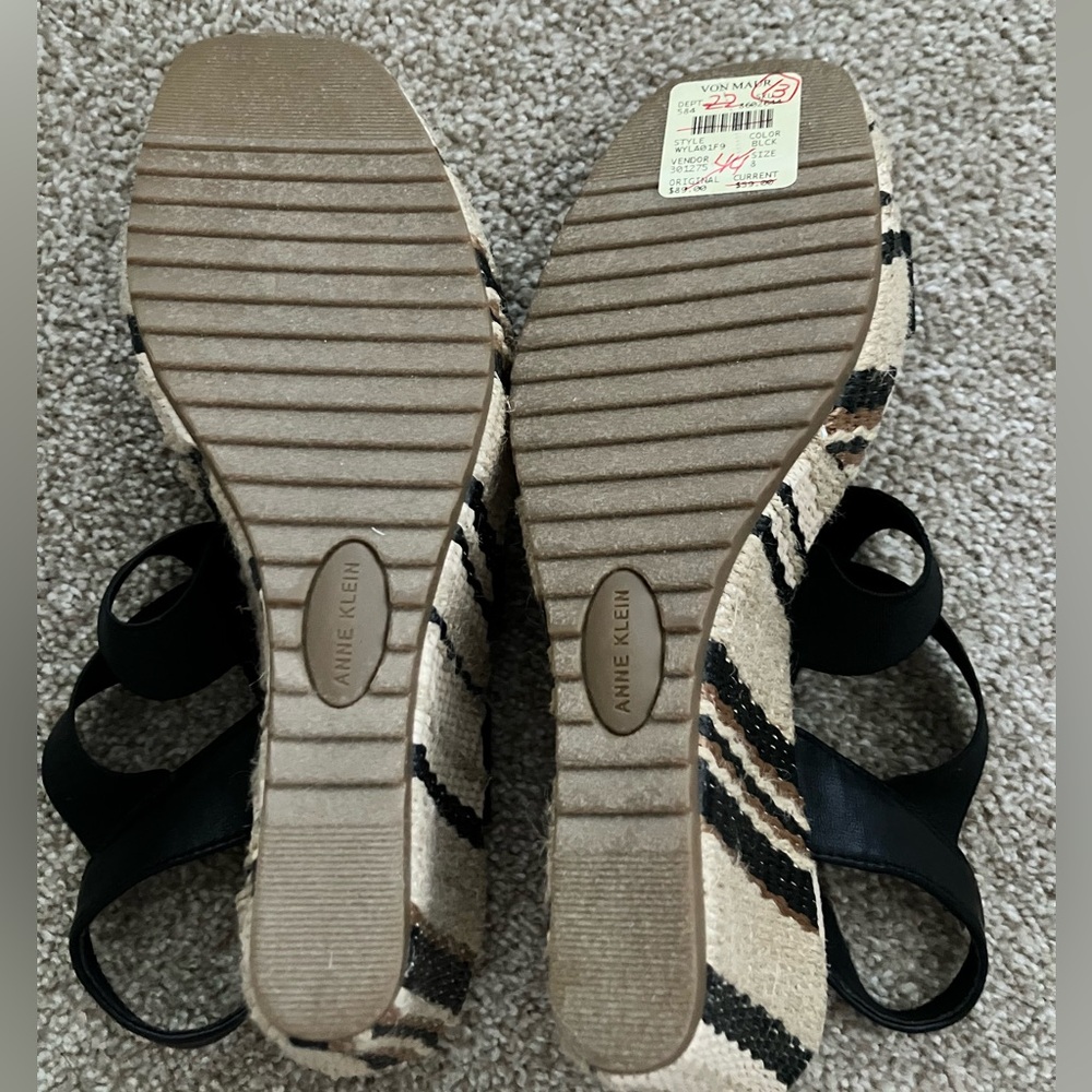 Anne‎ Klein Black and Tan Striped Woven Wedge Sandals Size 8 NWOB - Picture 8 of 8